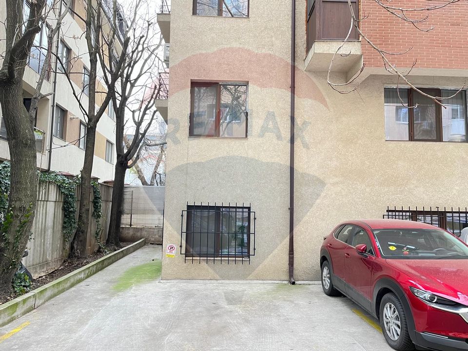 2 room apartment + central heating + parking space for sale Gorj area