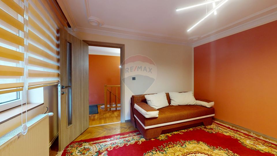 Casă / Vilă cu 9 camere de vânzare în zona Valea Cerbului comision 0%