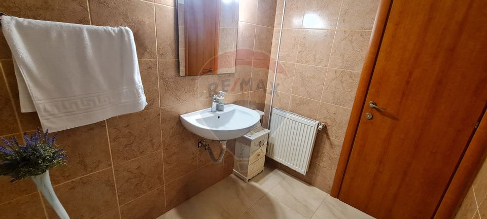 Apartament cu 3 camere de vânzare în zona Straulesti