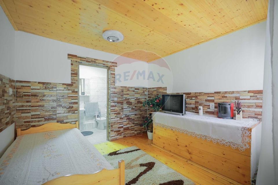 Casă și teren de 1397 mp de vânzare în Ineu, la 18 km de Oradea