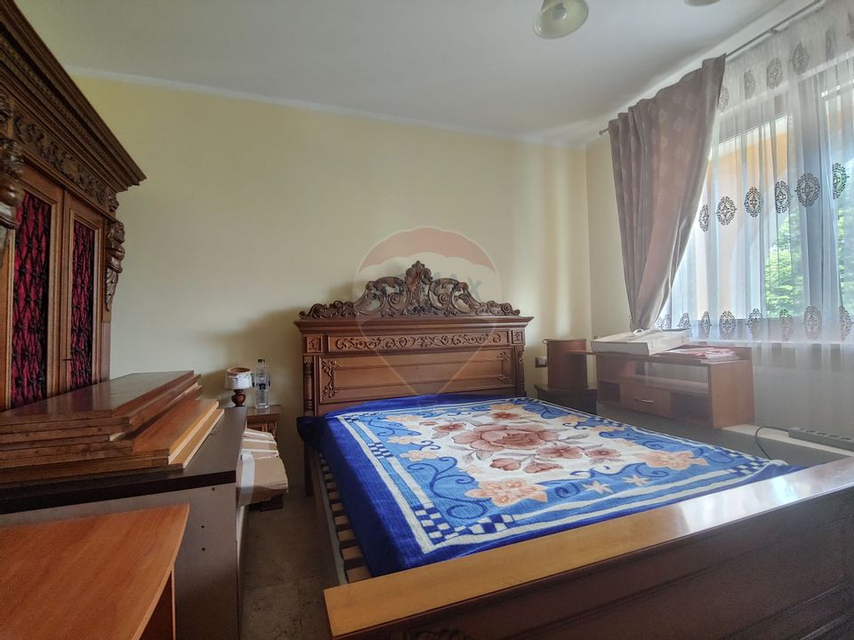 Casă / Vilă de lux cu 5 camere de vânzare în Vadu Moldovei, Suceava