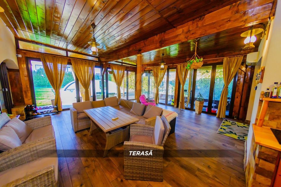 DE VANZARE Casa de Familie cu Piscina si Mult Spatiu Exterior