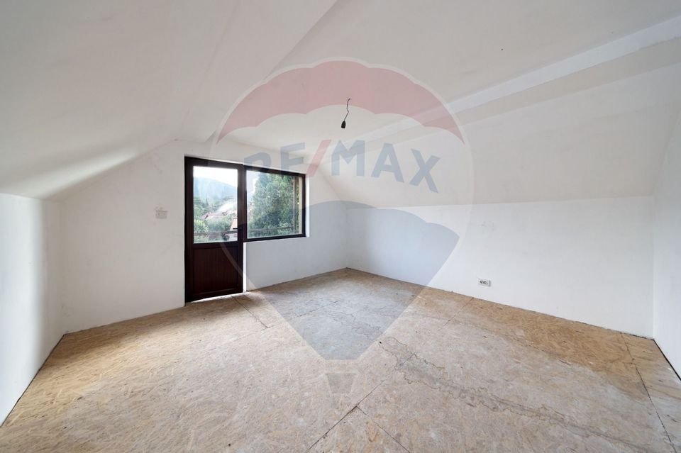 Vilă cu 3 camere de vânzare în Sacele