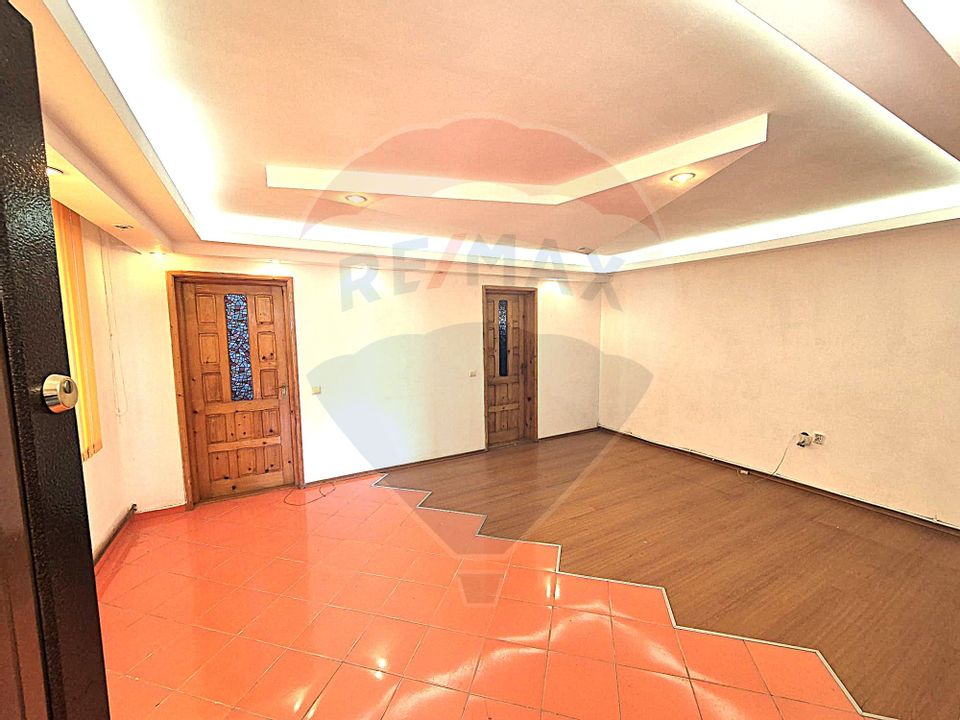 6 room House / Villa for sale, Serbanesti area