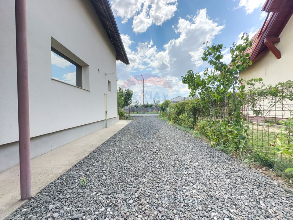 "House / Villa for sale located in Recaș, 195 sqm (built area)"