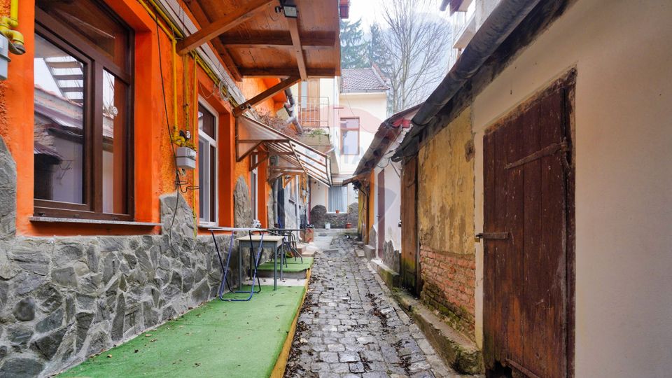 REZERVAT! Apartament generos, 6 camere, 3 băi, str Castelului