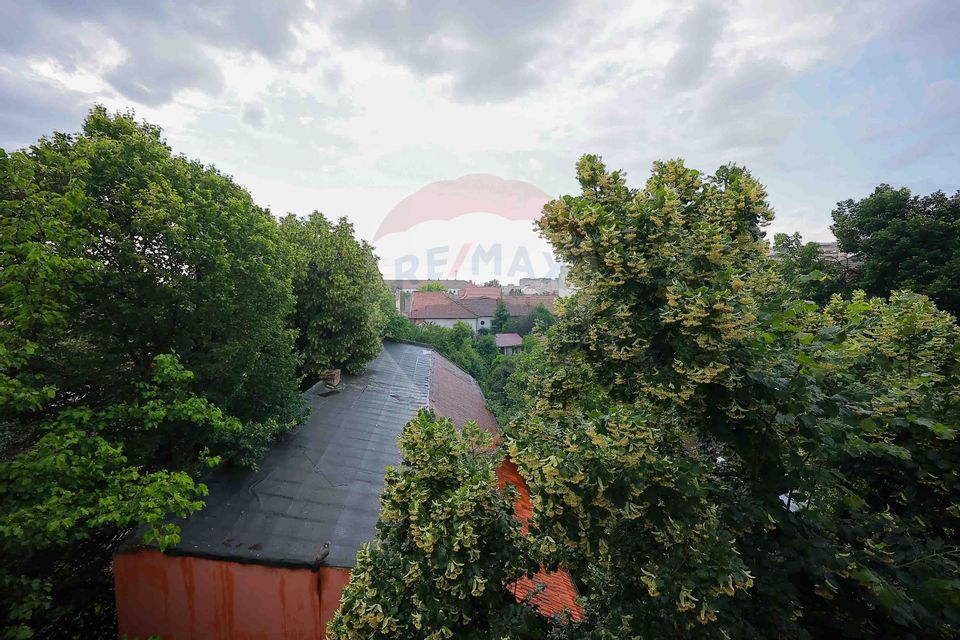 Apartament cu 3 camere de vânzare – ultracentral, vedere panoramică