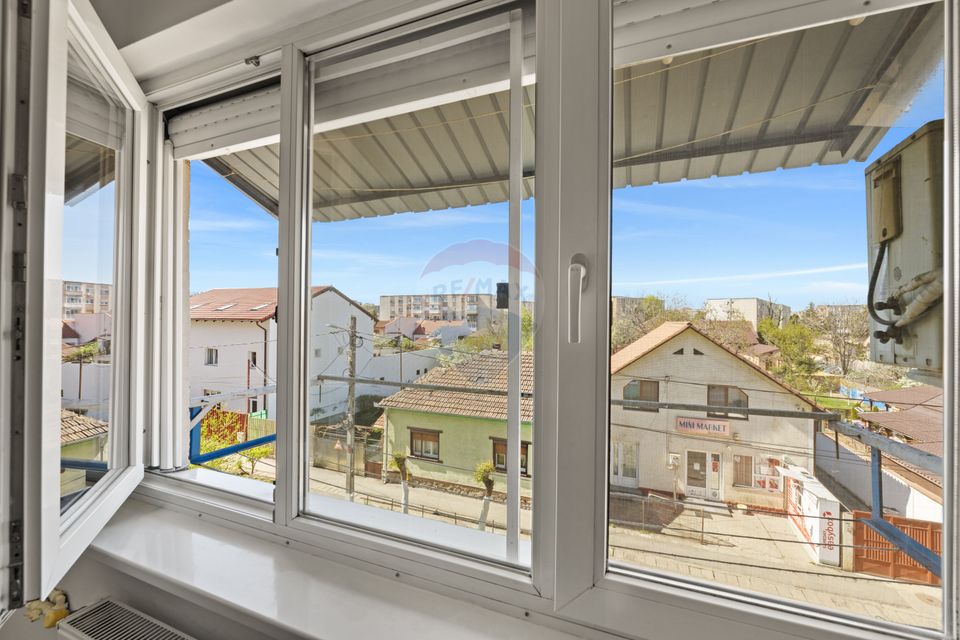 Garsoniera de vânzare zona UTA, etaj 2