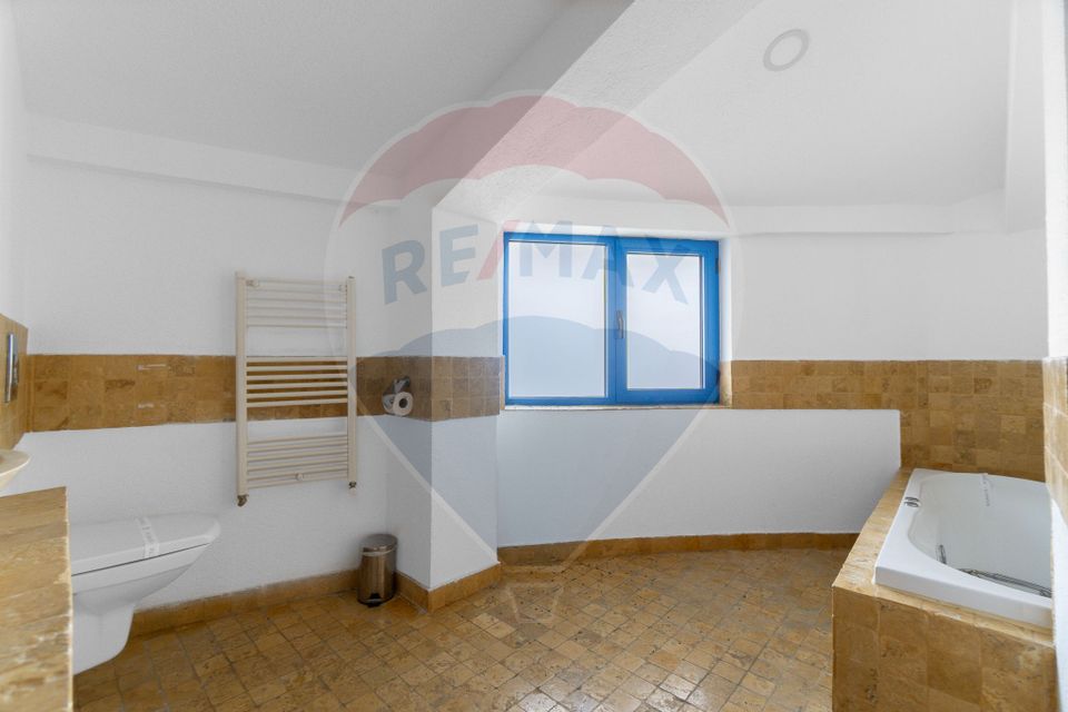 39 room Hotel / Pension for sale