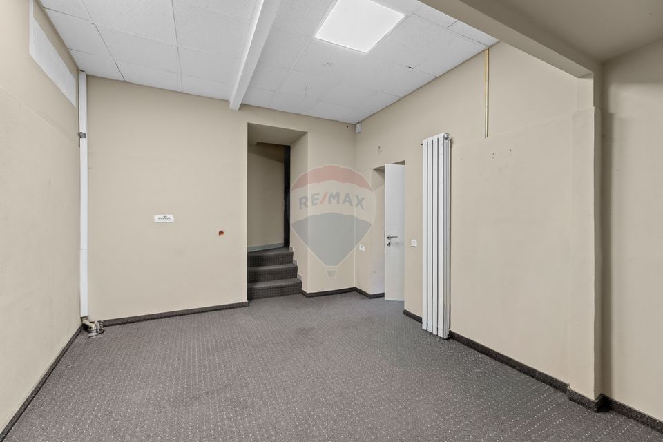 140sq.m Commercial Space for rent, Central area