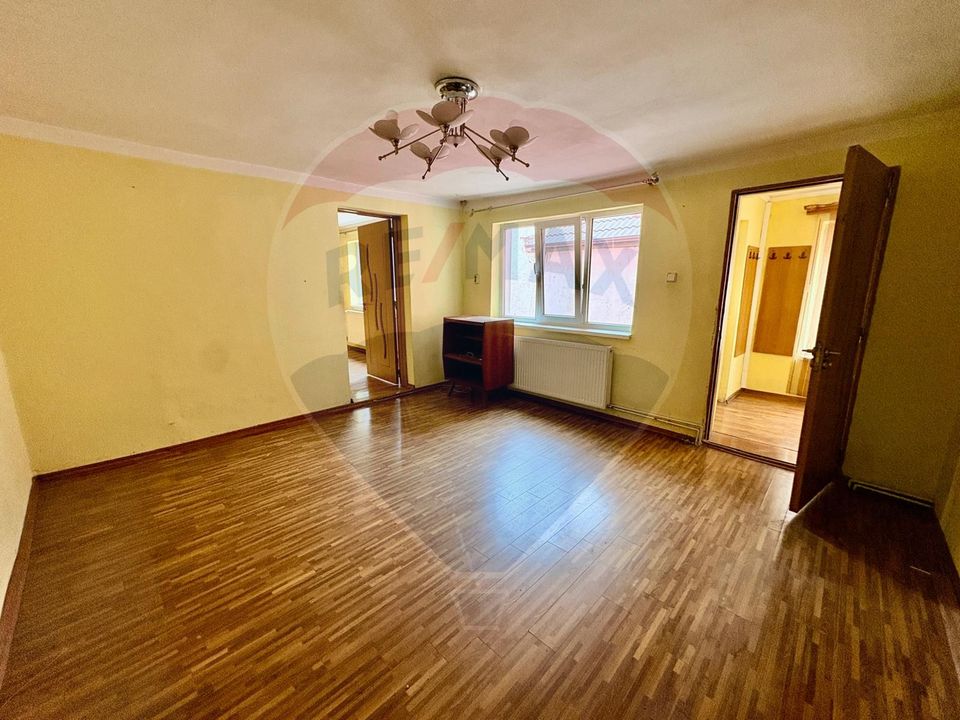 Casă cu curte generoasă și multiple posibilități – zona Moșnei