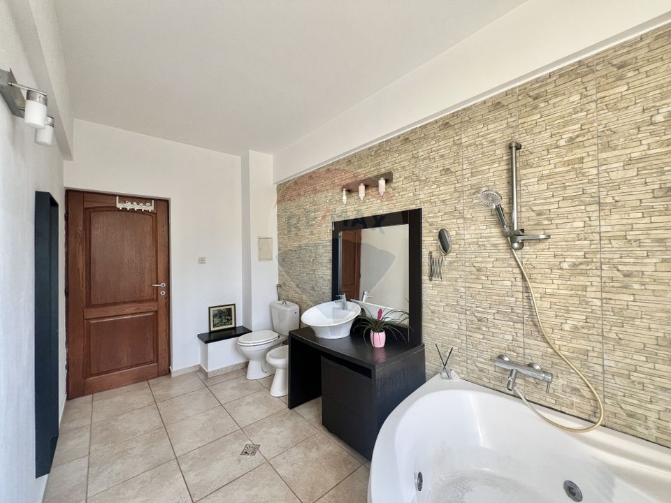 8 room House / Villa for sale