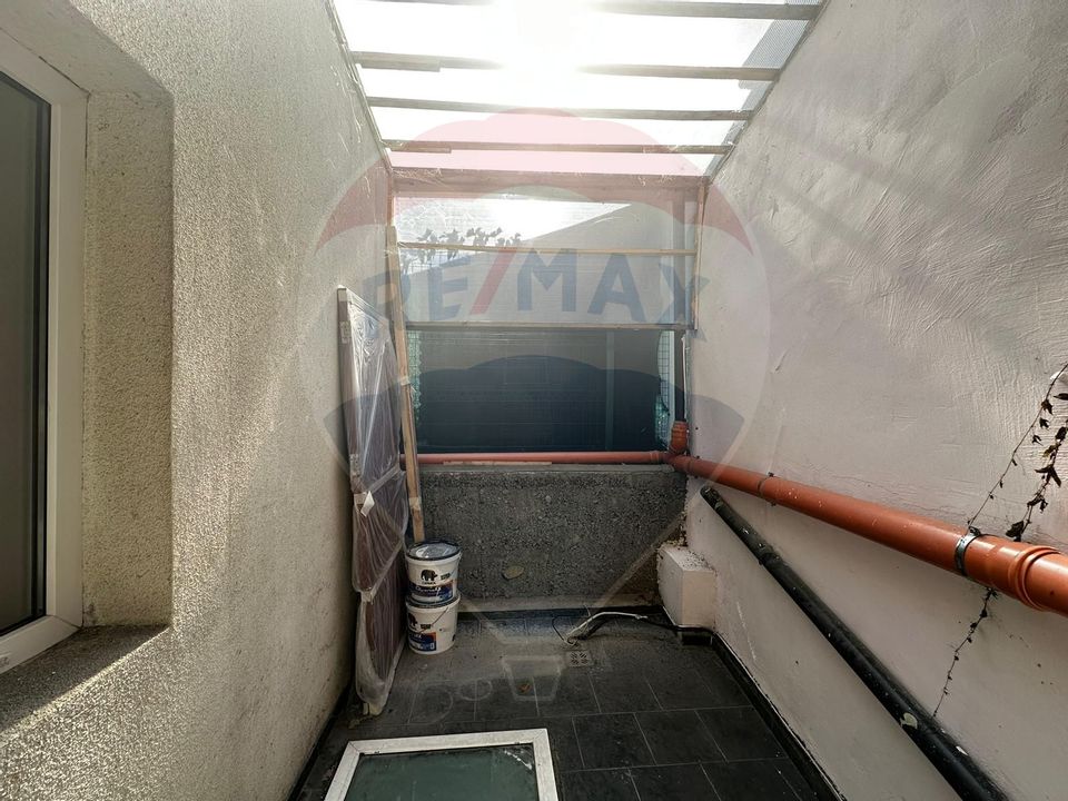 100sq.m Commercial Space for rent, Semicentral area