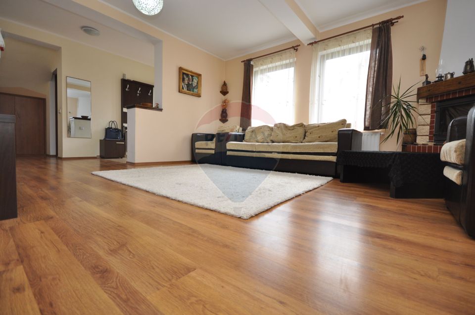 Casă cu curte proprie Cristian