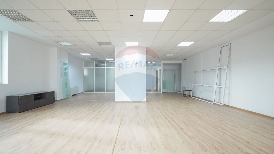 124sq.m Office Space for rent, Central area