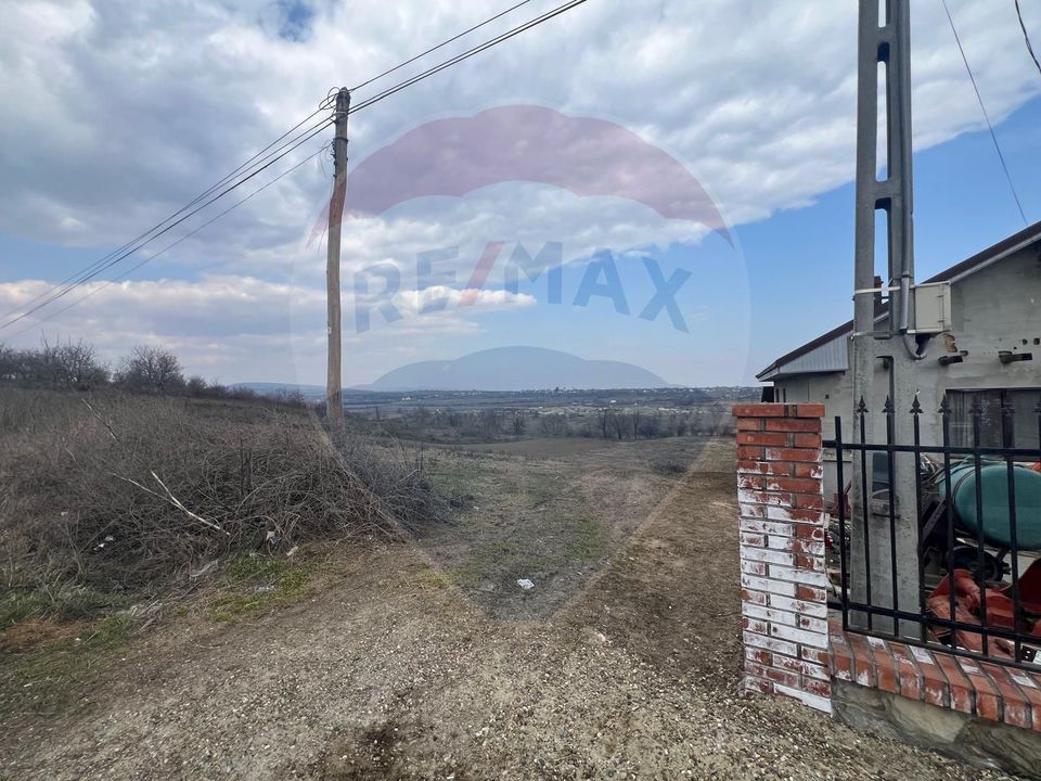 Land 4,008sqm Dumbraveni / Strada Principala