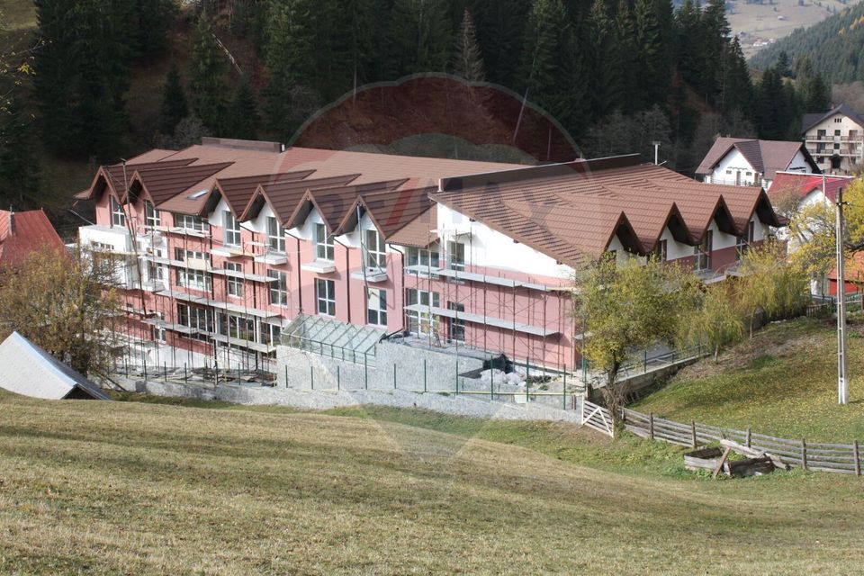 Villa / Guesthouse / Seniors' Asylum, beautiful Moeciu area, parking