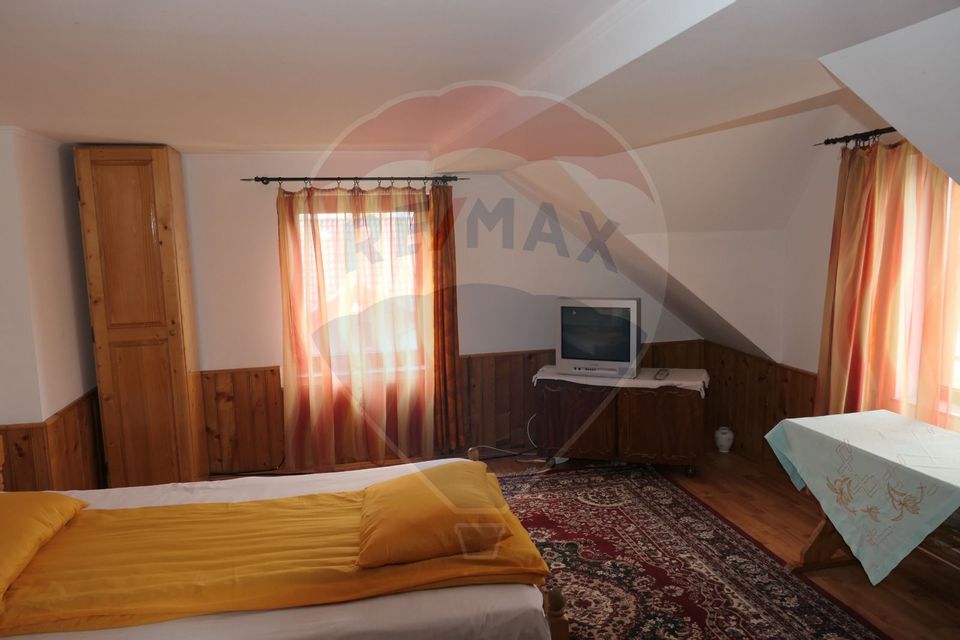 Casă / Vilă cu 9 camere de vânzare în zona Central