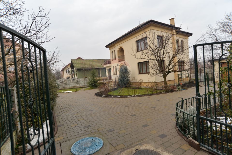 5 room House / Villa for sale, Andrei Muresanu area