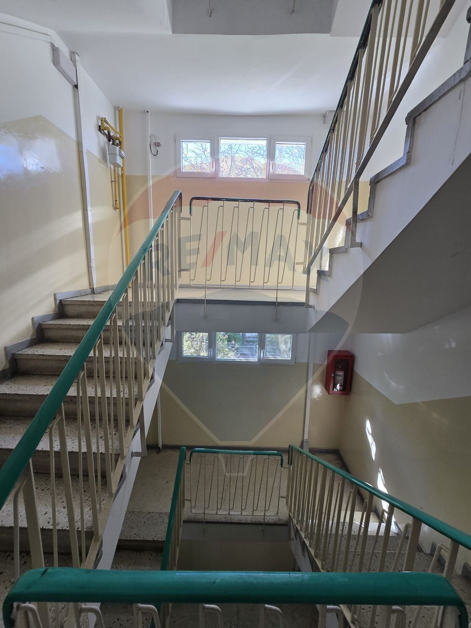 DE VANZARE Apartament cu 3 camere în zona Titan