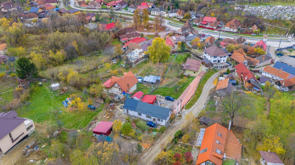 Casă / Vilă cu 6 camere de vânzare in Tarlungeni