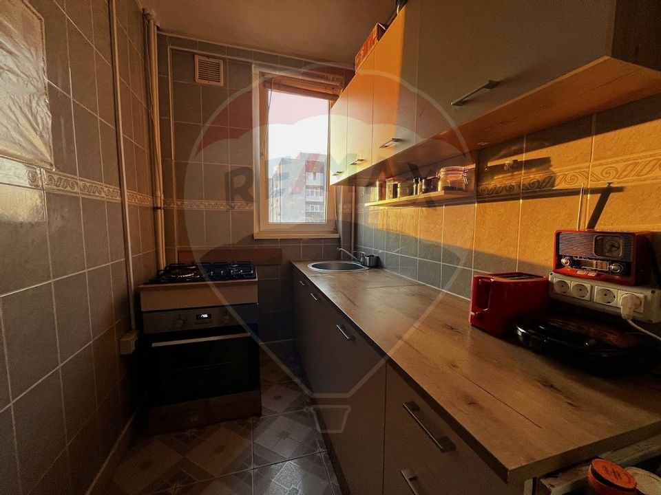 De vânzare Apartament 4 camere, Drumul Taberei - metrou Romancierilor