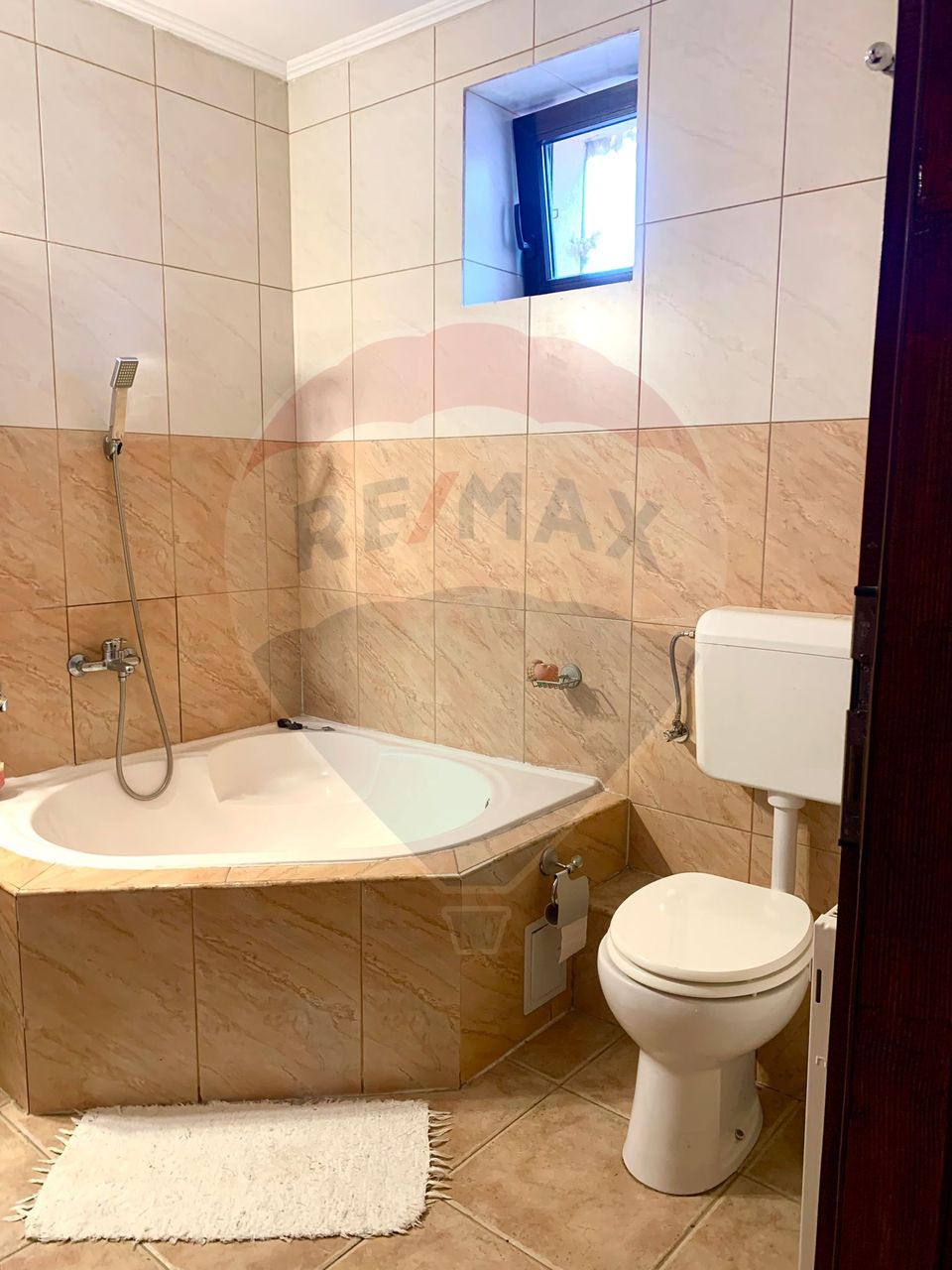 Pensiune cu 13 camere de vânzare in Bulz