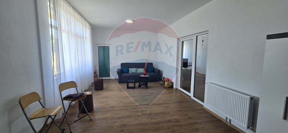 8 room House / Villa for sale