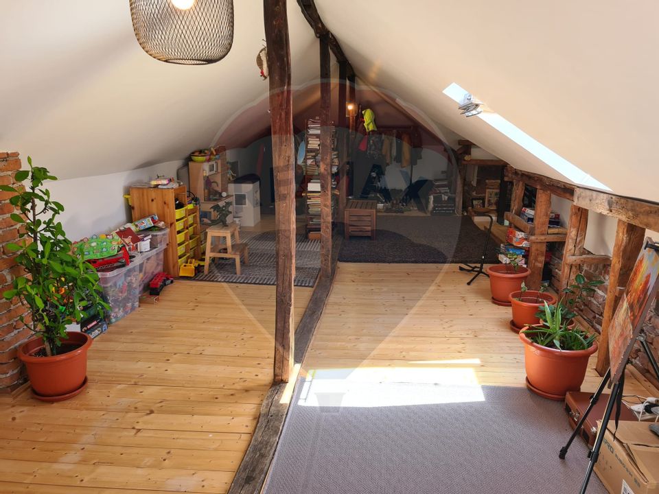 Vanzare casa  4 camere-microferma, cu panouri fotovoltaice