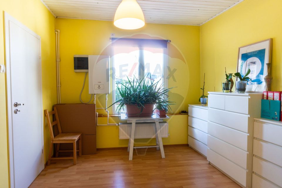 Casă / Vilă cu 10 camere si teren generos, Sos. Salaj