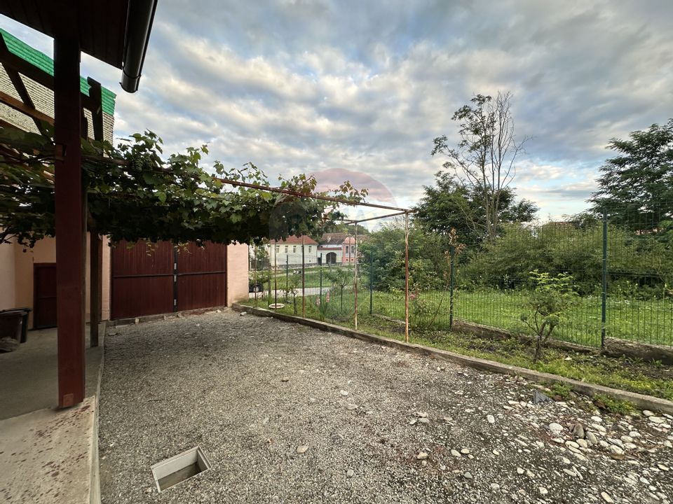 Casă  cu 5 camere de vânzare in Apos