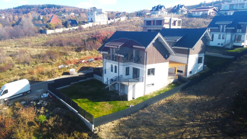 Casa individuala de vanzare in Salicea! 166 MP