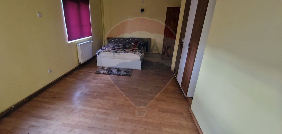 Vilă S+P+1E+M cu 7 camere de vânzare în TG. OCNA