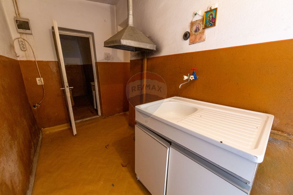 Două Case, O Singură Oportunitate – Viață Liniștită la Țară