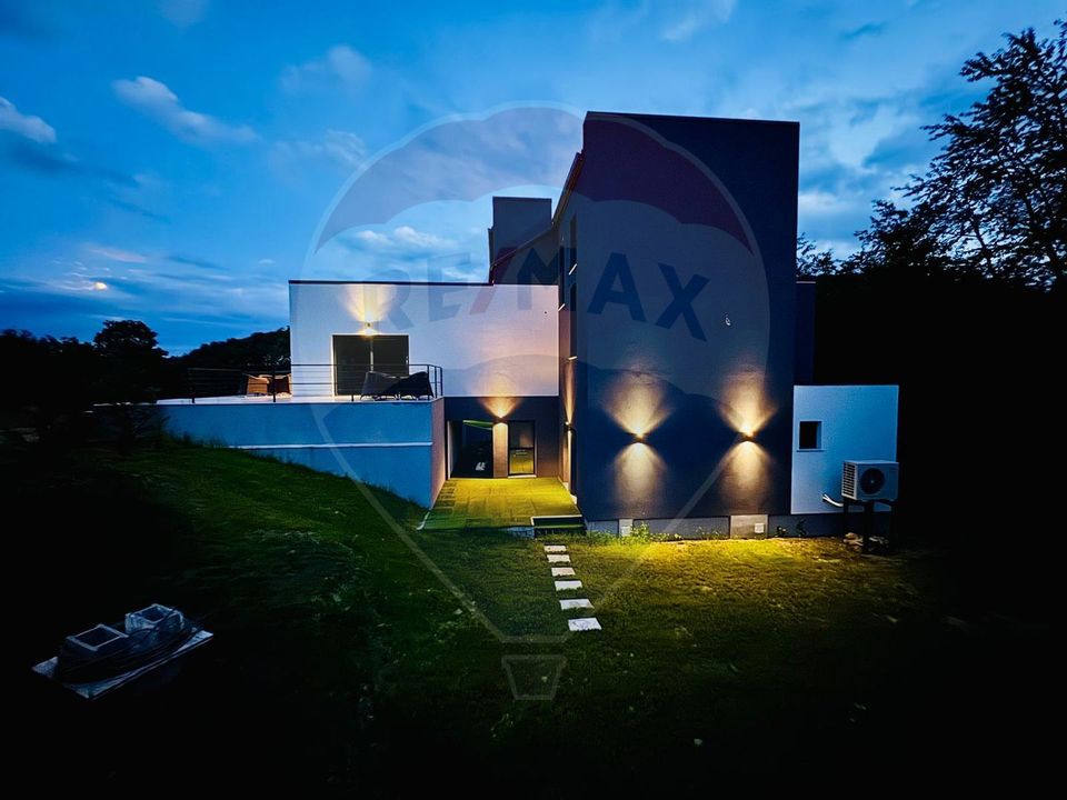 8 room House / Villa for sale