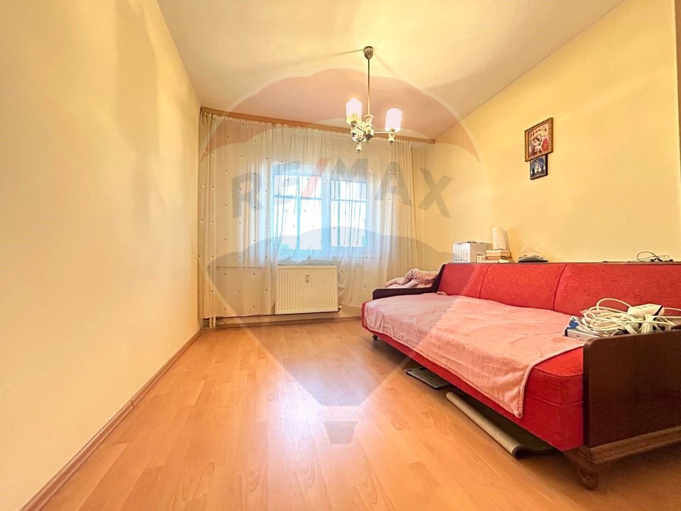 Apartament cu 3 camere de vânzare în zona Drumul Gazarului