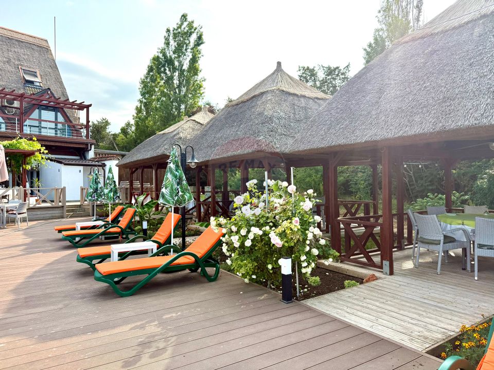 Hotel - Pensiune cu 14 duplexuri  de vânzare  CASA CU STUF Olimp