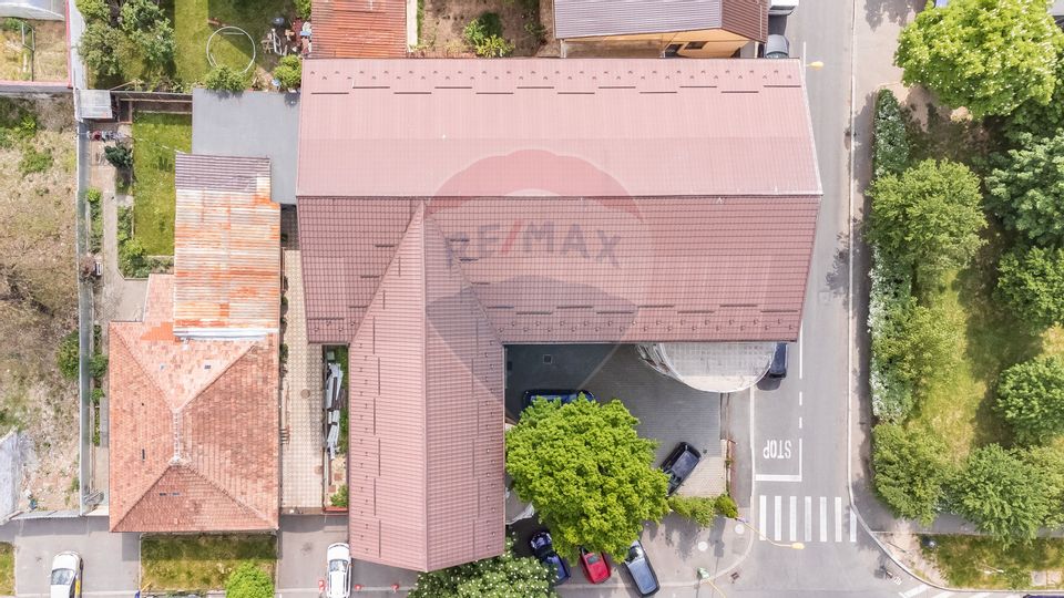 Hotel cu 23 unități de cazare, 2 săli de ședință, locație excelentă