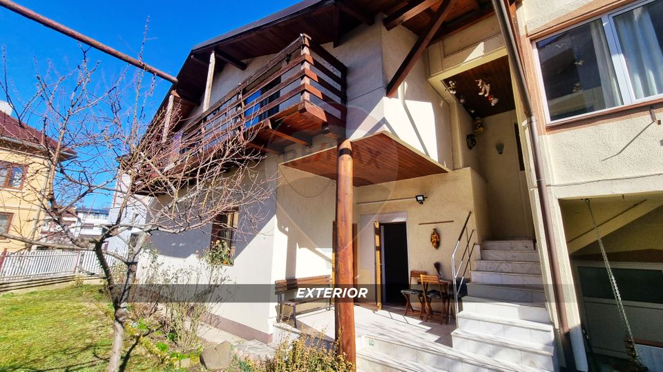 Casă / Vilă cu 5 camere de vânzare în zona Orasul Vechi