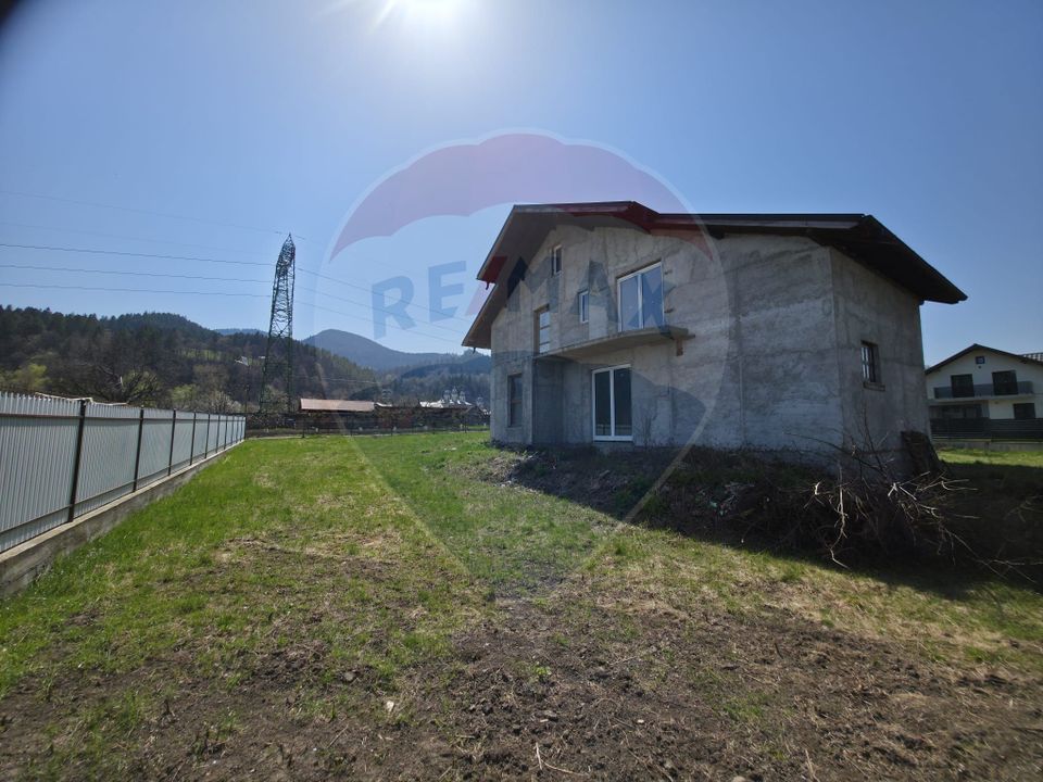 Teren intravilan + casă la roșu de vânzare – Vădurele, jud. Neamț