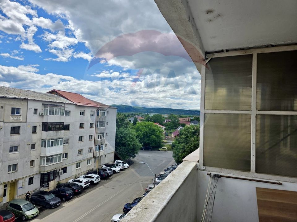 Apartament cu 3 camere decomandat de vânzare, zona Orizont
