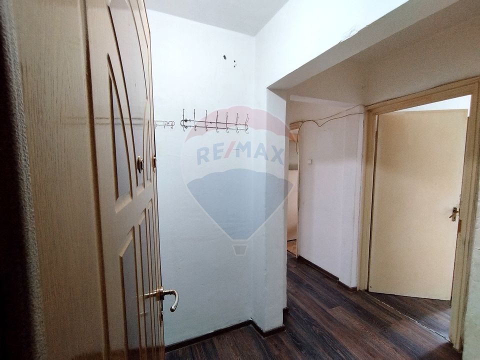 Apartament decomandat cu 3 camere de vânzare, zona Narcisa