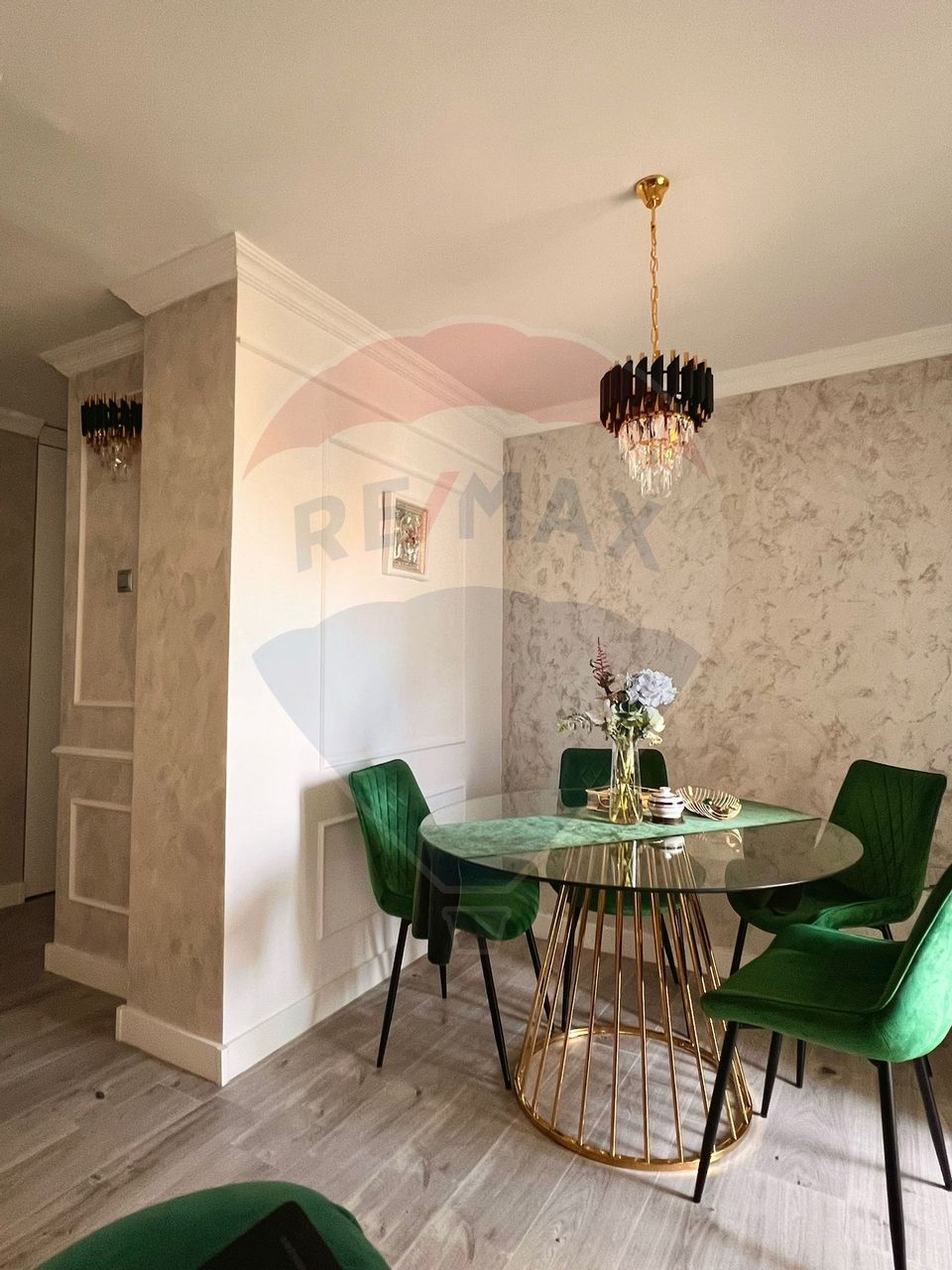 Apartament cu 3 camere de închiriat în zona Rogerius