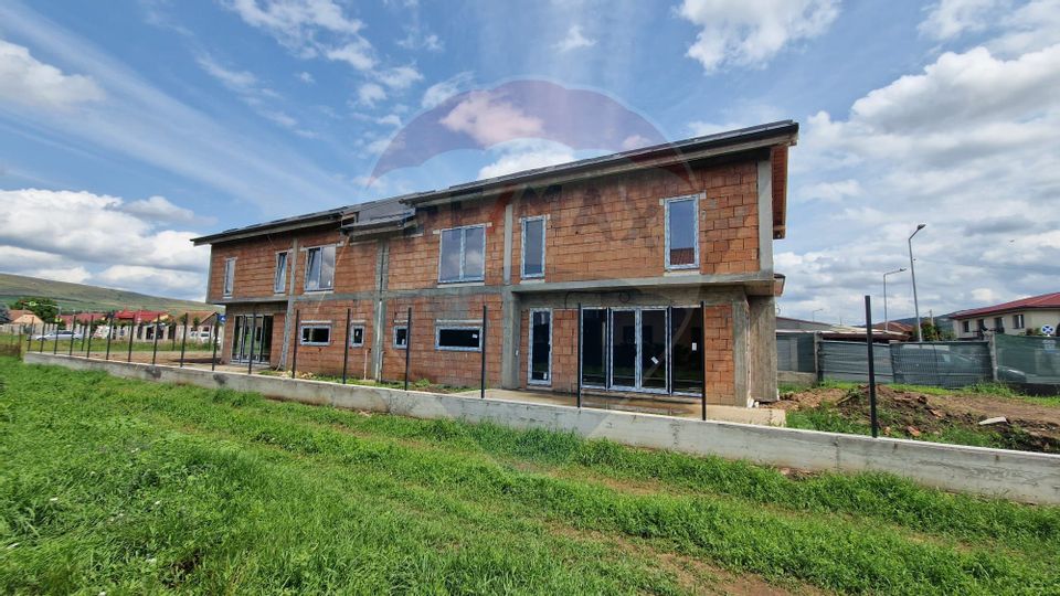 Casă / Vilă cu 4 camere de vânzare