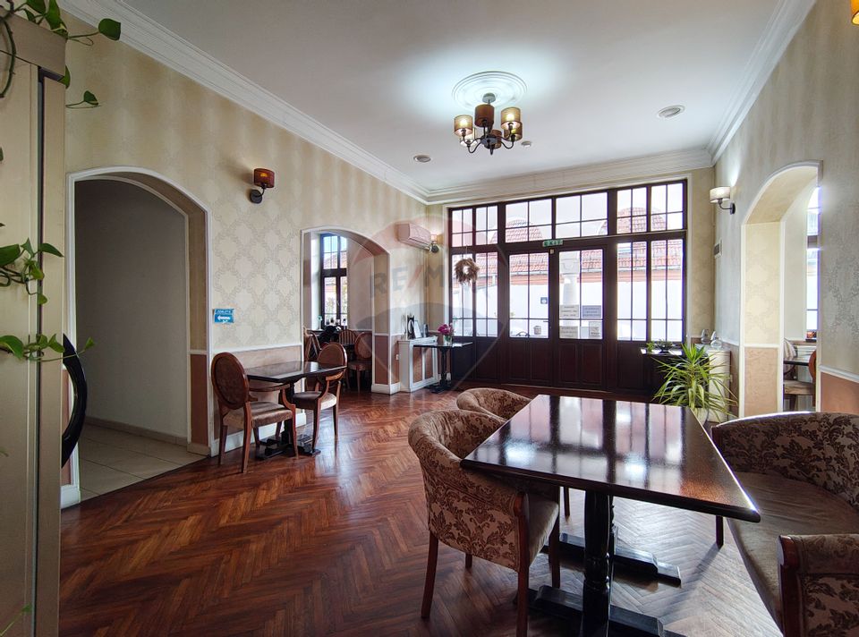 Două vile de patrimoniu, restaurate integral, cu farmec interbelic