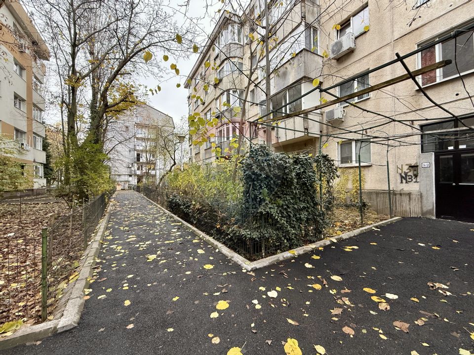 De vanzare | Apartament 3 camere, 2 bai, balcon | Apusului