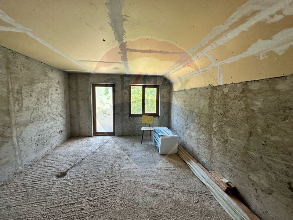 Casă / Vilă la gri in Pangarati Neamt