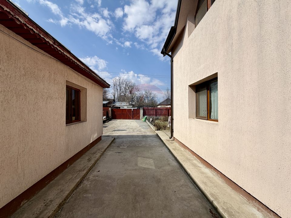 Casă / Vilă cu 4 camere de vânzare