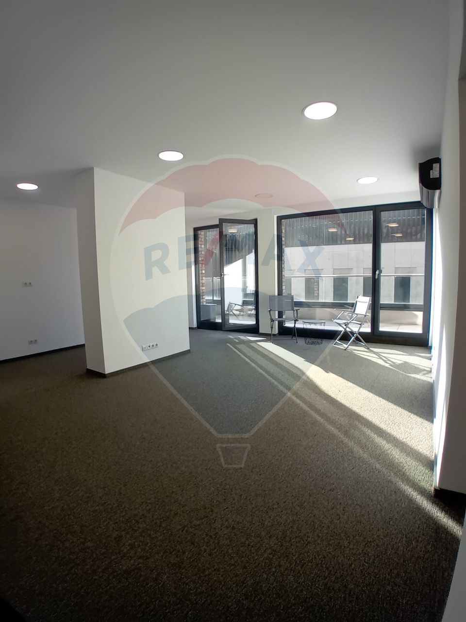 54sq.m Office Space for rent, Central area