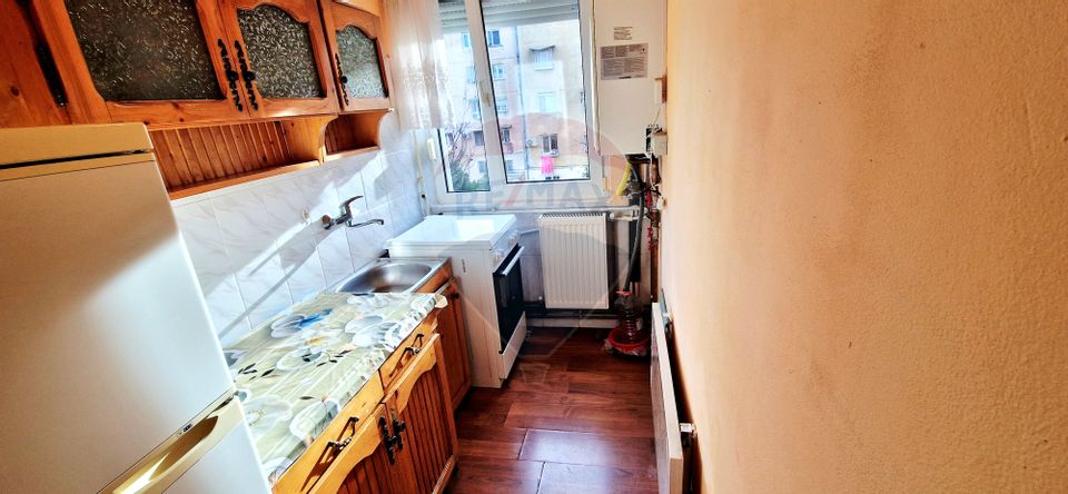 Apartament 2 camere, etaj 2, centrala proprie, balcon - zona Fortuna